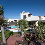 Beautiful Lanzarote 3 Bedrooms Irlanda Private Pool & Only 400m From The Sea 플라야블랑카