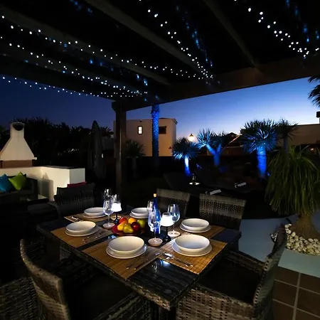 Villa Irlanda: Beachside Retreat With Private Pool