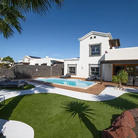 Beautiful Lanzarote 3 Bedrooms Irlanda Private Pool & Only 400m From The Sea * Playa Blanca