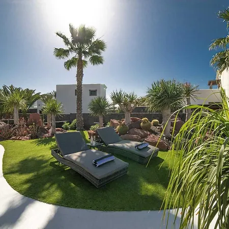 Beautiful Lanzarote 3 Bedrooms Irlanda Private Pool & Only 400m From The Sea 빌라