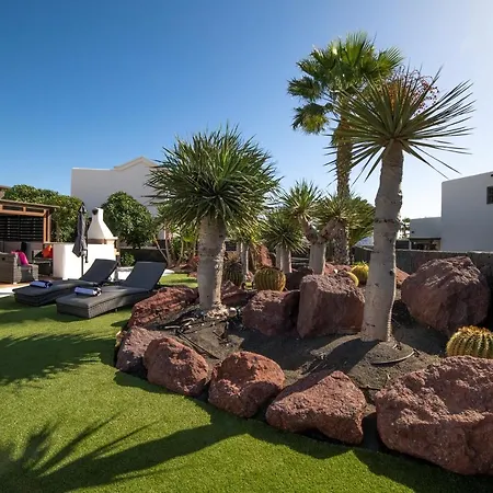 Beautiful Lanzarote 3 Bedrooms Irlanda Private Pool & Only 400m From The Sea 빌라