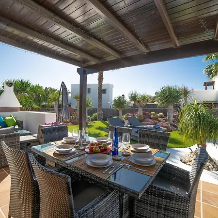 Beautiful Lanzarote 3 Bedrooms Irlanda Private Pool & Only 400m From The Sea 빌라 *