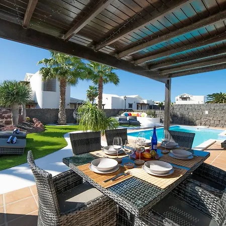 Beautiful Lanzarote 3 Bedrooms Irlanda Private Pool & Only 400m From The Sea * 플라야블랑카