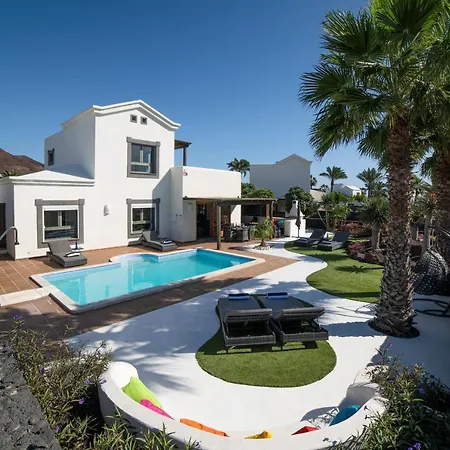 Beautiful Lanzarote 3 Bedrooms Irlanda Private Pool & Only 400m From The Sea